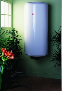 Что выбрать для сельского дома: газовую колонку или электрический водонагреватель?